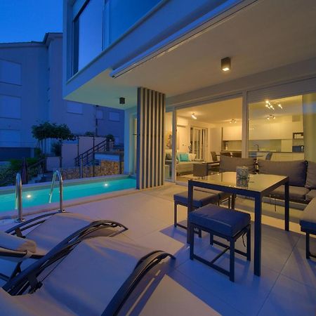 Villa Solis Lacus Modern Apartment - Private Heated Pool - Smart Tv Sky X - Free Parking Njivice Bagian luar foto