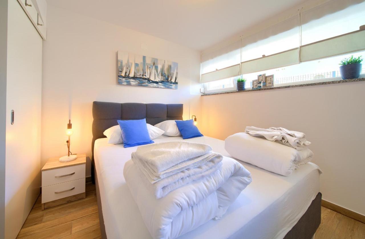 Villa Solis Lacus Modern Apartment - Private Heated Pool - Smart Tv Sky X - Free Parking Njivice Bagian luar foto