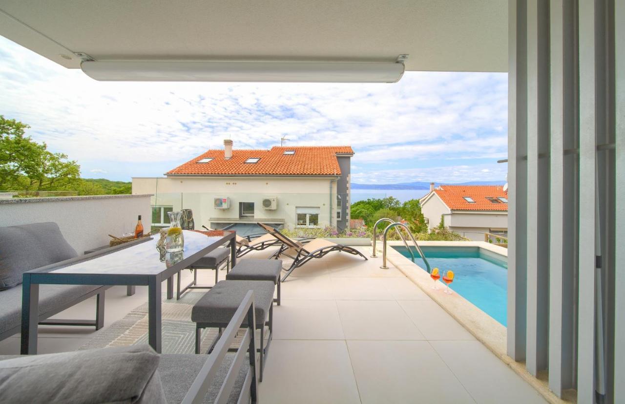 Villa Solis Lacus Modern Apartment - Private Heated Pool - Smart Tv Sky X - Free Parking Njivice Bagian luar foto