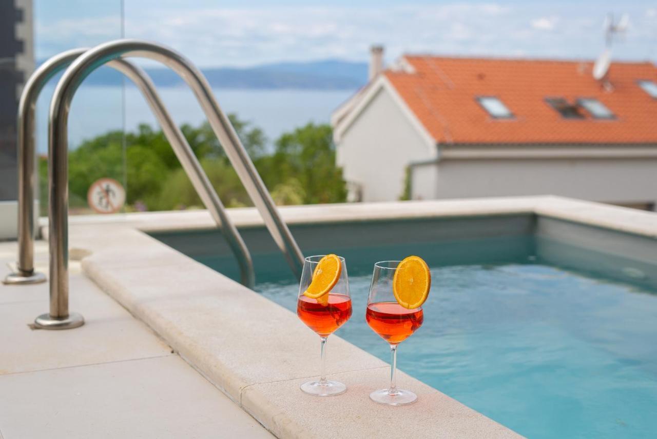 Villa Solis Lacus Modern Apartment - Private Heated Pool - Smart Tv Sky X - Free Parking Njivice Bagian luar foto