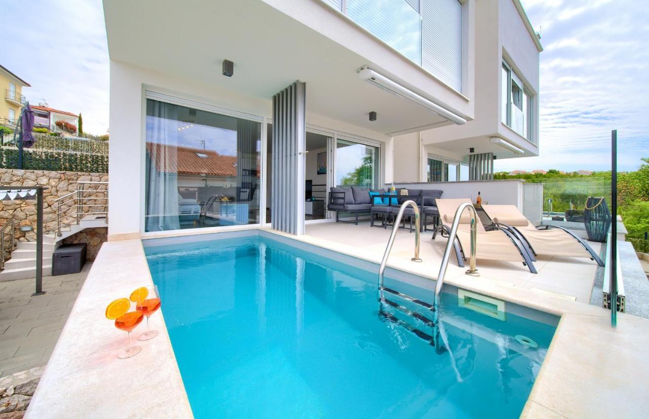 Villa Solis Lacus Modern Apartment - Private Heated Pool - Smart Tv Sky X - Free Parking Njivice Bagian luar foto