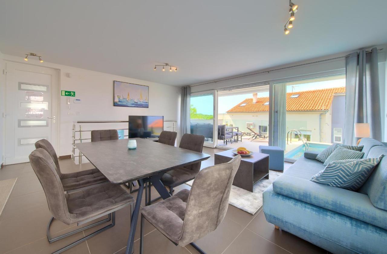 Villa Solis Lacus Modern Apartment - Private Heated Pool - Smart Tv Sky X - Free Parking Njivice Bagian luar foto