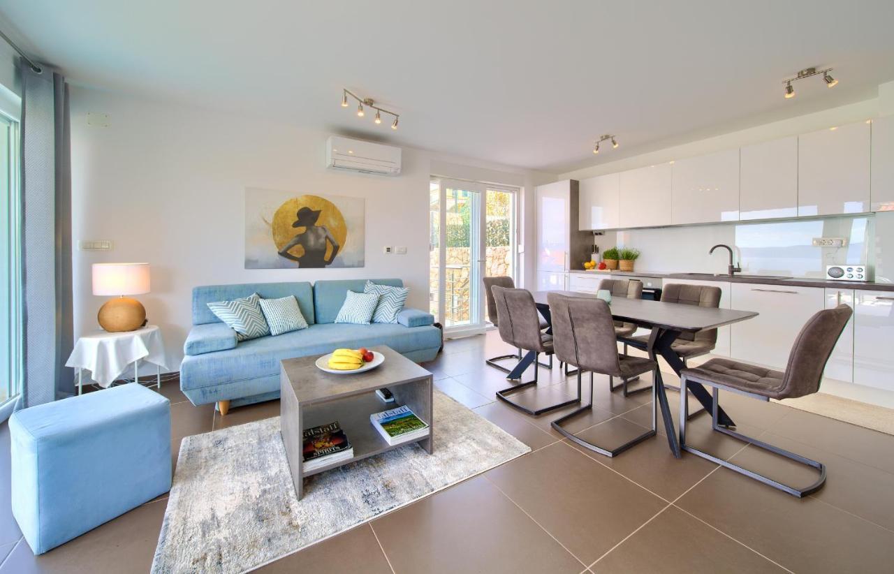 Villa Solis Lacus Modern Apartment - Private Heated Pool - Smart Tv Sky X - Free Parking Njivice Bagian luar foto