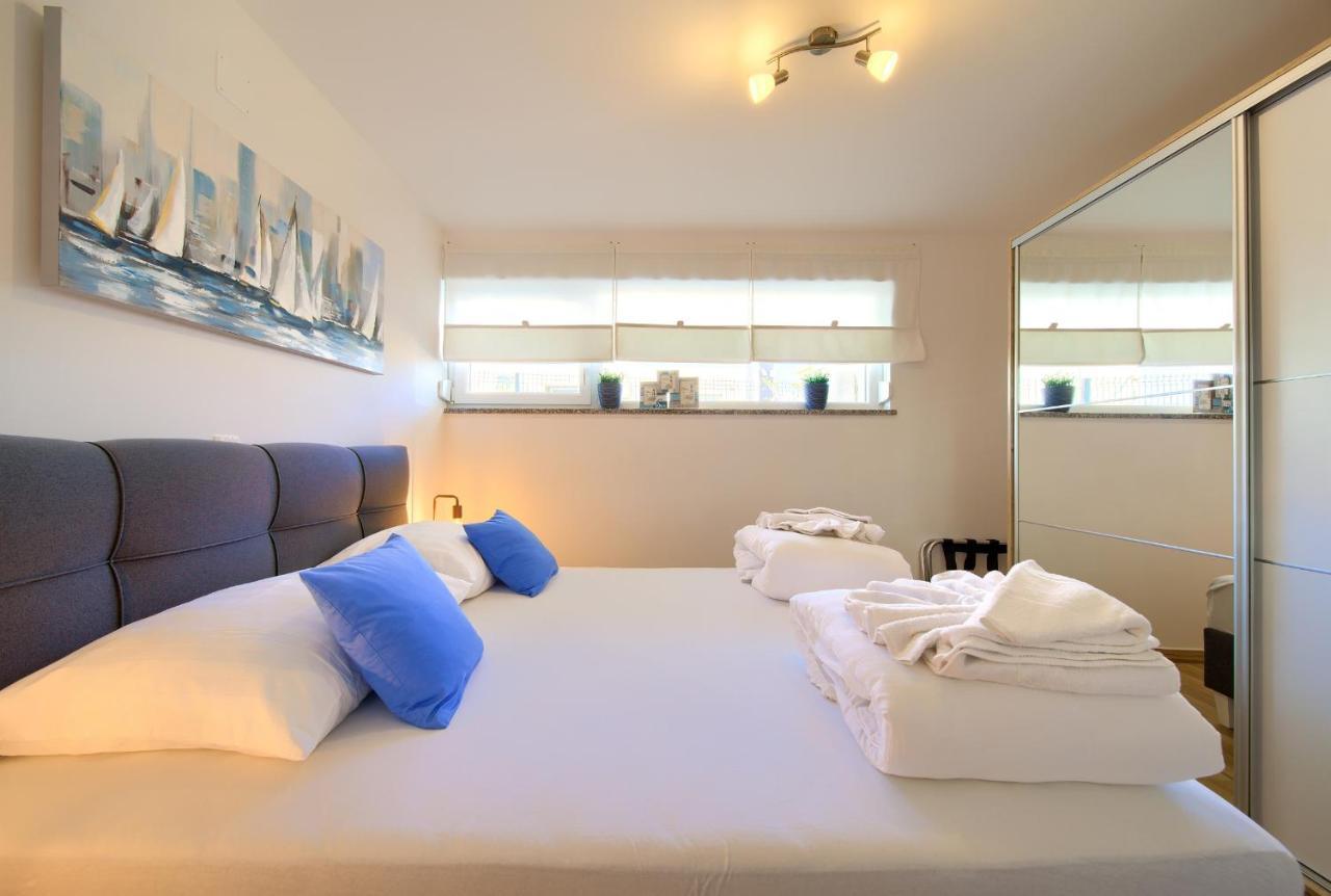 Villa Solis Lacus Modern Apartment - Private Heated Pool - Smart Tv Sky X - Free Parking Njivice Bagian luar foto