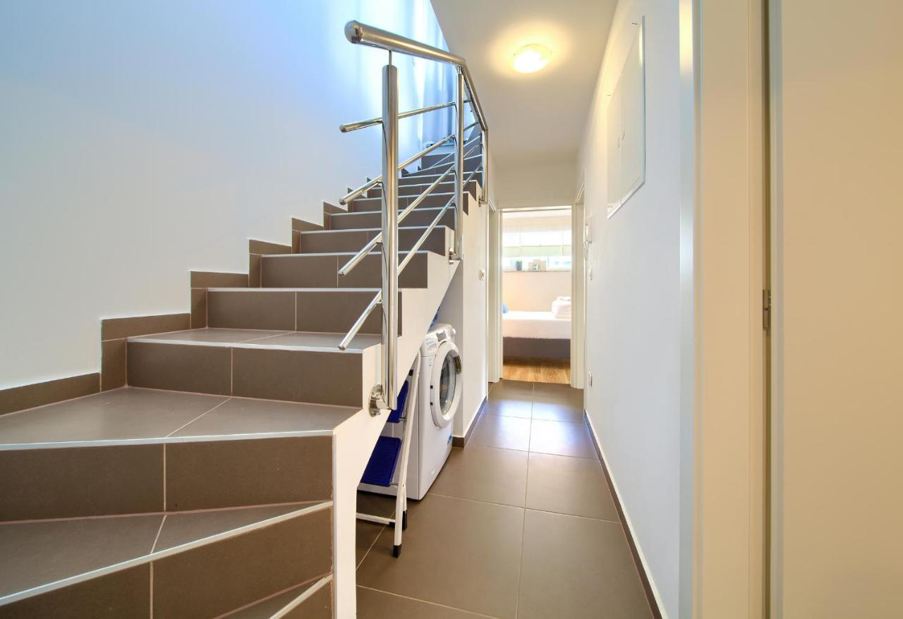 Villa Solis Lacus Modern Apartment - Private Heated Pool - Smart Tv Sky X - Free Parking Njivice Bagian luar foto