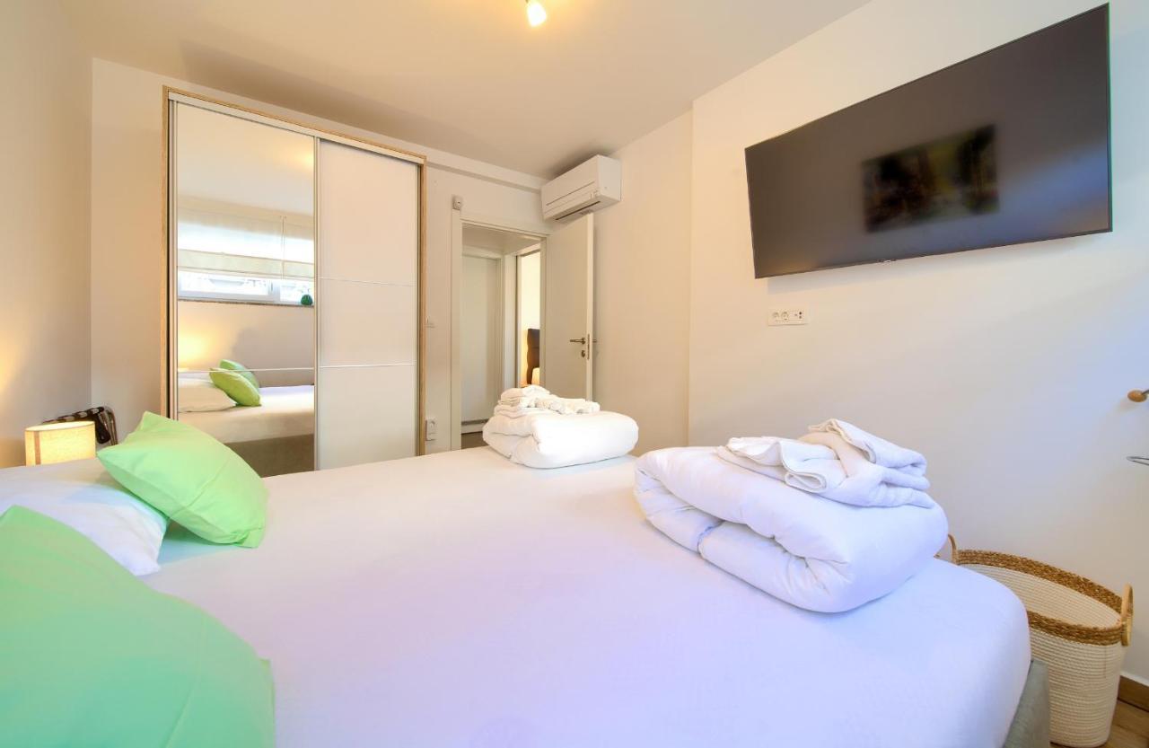 Villa Solis Lacus Modern Apartment - Private Heated Pool - Smart Tv Sky X - Free Parking Njivice Bagian luar foto