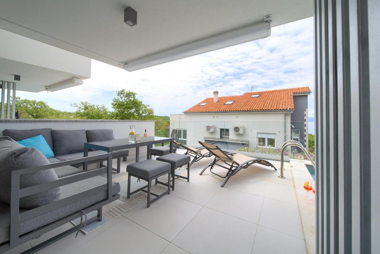 Villa Solis Lacus Modern Apartment - Private Heated Pool - Smart Tv Sky X - Free Parking Njivice Bagian luar foto