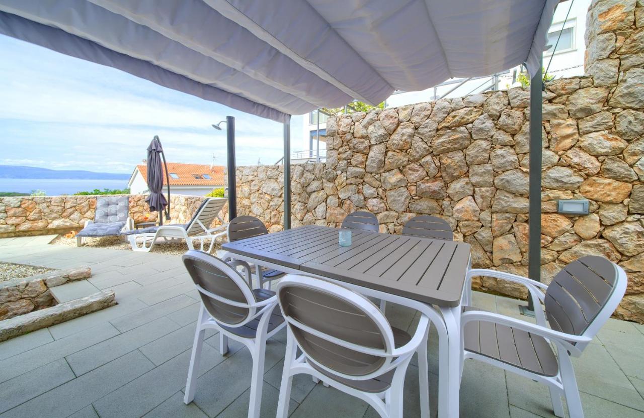Villa Solis Lacus Modern Apartment - Private Heated Pool - Smart Tv Sky X - Free Parking Njivice Bagian luar foto