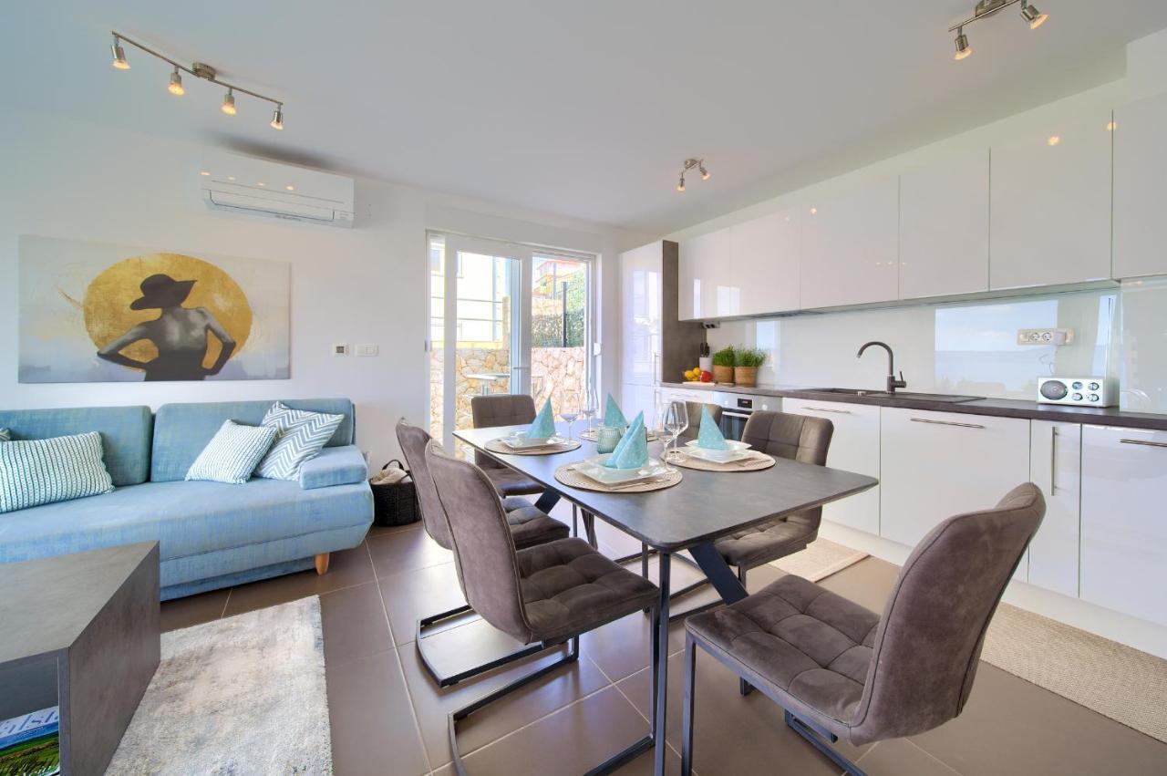 Villa Solis Lacus Modern Apartment - Private Heated Pool - Smart Tv Sky X - Free Parking Njivice Bagian luar foto