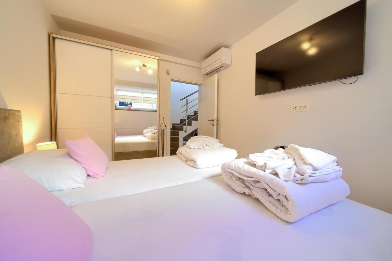 Villa Solis Lacus Modern Apartment - Private Heated Pool - Smart Tv Sky X - Free Parking Njivice Bagian luar foto