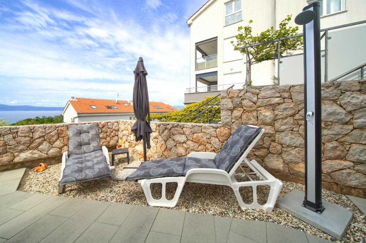 Villa Solis Lacus Modern Apartment - Private Heated Pool - Smart Tv Sky X - Free Parking Njivice Bagian luar foto