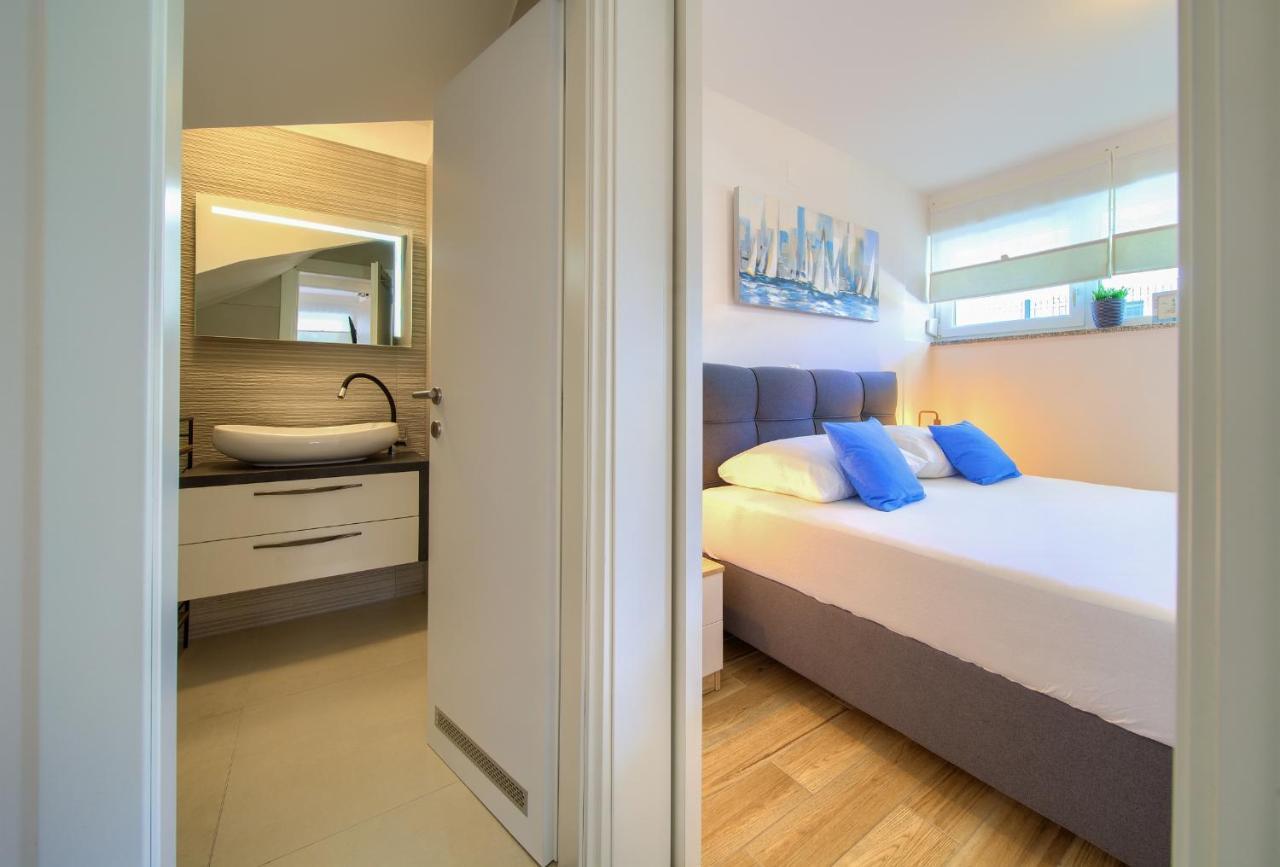Villa Solis Lacus Modern Apartment - Private Heated Pool - Smart Tv Sky X - Free Parking Njivice Bagian luar foto
