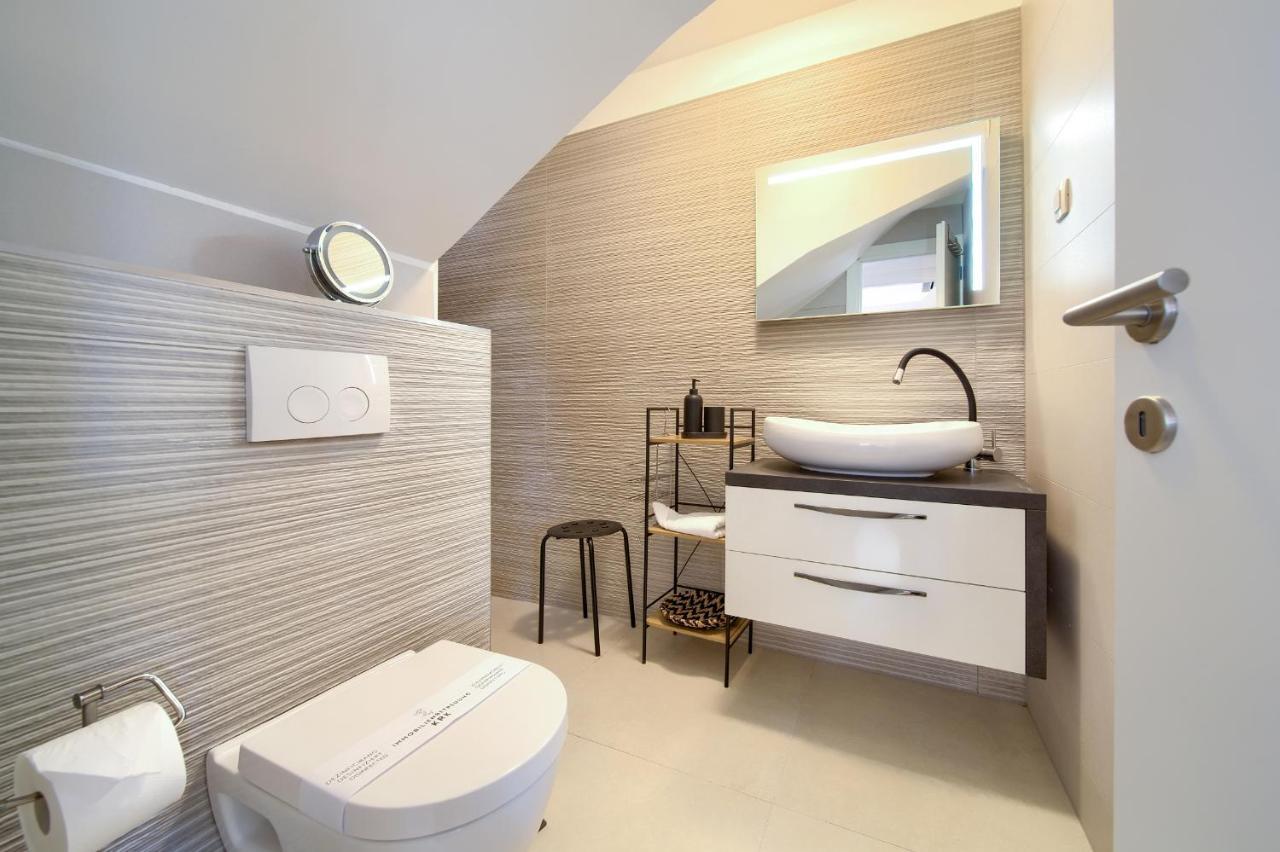 Villa Solis Lacus Modern Apartment - Private Heated Pool - Smart Tv Sky X - Free Parking Njivice Bagian luar foto