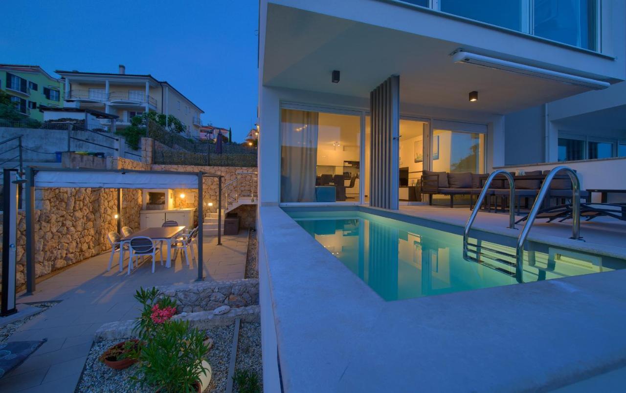 Villa Solis Lacus Modern Apartment - Private Heated Pool - Smart Tv Sky X - Free Parking Njivice Bagian luar foto